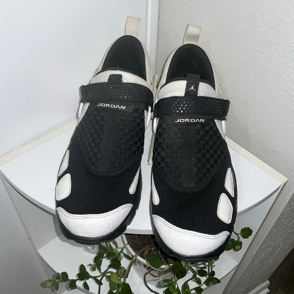 Nike Air Jordan Trunner LX Men's Size 10.5 Black/White Sneakers 897992-010